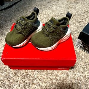 Toddler shoes size 2c